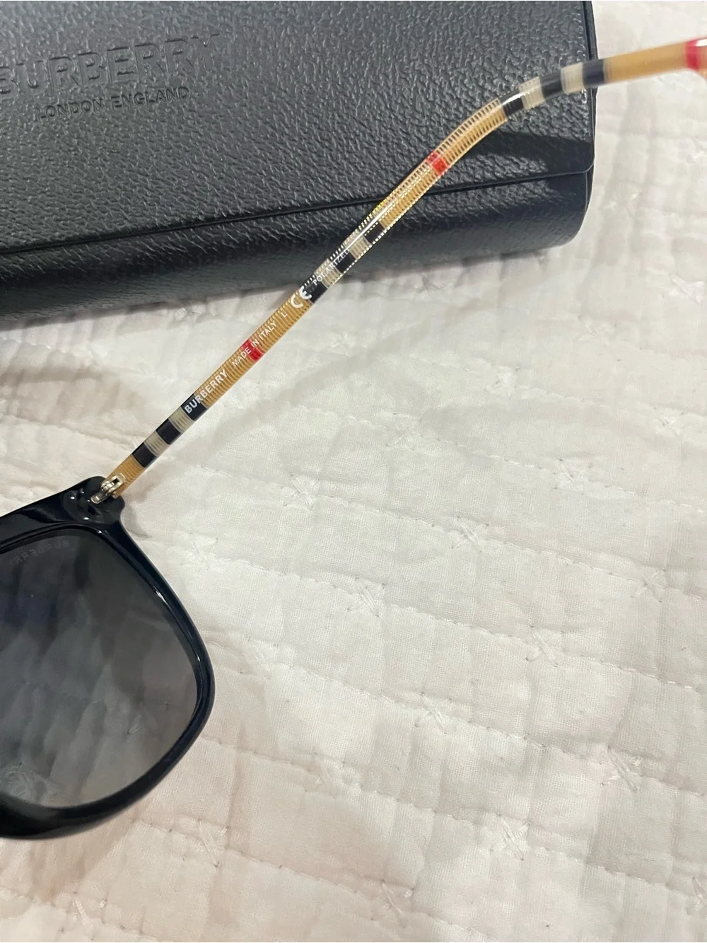 Burberry Black Cat-Eye Sunglasses with Gradient Lenses - Picture 2 of 4